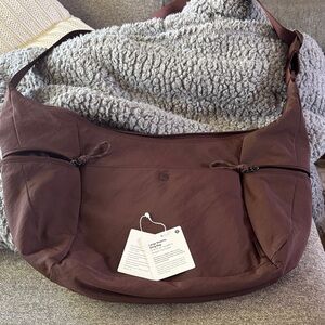 Lululemon Large Slouchy Sling bag in Brown